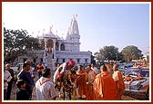 Swamishri blesses a devotee 