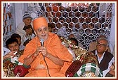 Swamishri blesses the devotees following the murti pratishtha ceremony