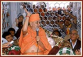 Swamishri blesses the devotees following the murti pratishtha ceremony