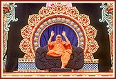 Swamishri blesses the devotees seated in the murti pratishtha assembly 