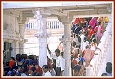 Devotees wait in queue for darshan of the newly inaugurated murti of Shri Ghanshyam Maharaj
