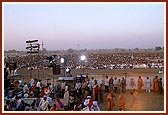 Over 80,000 devotees seated at the start of the main bicentenary assembly