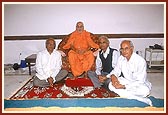 Engineers who helped clean the river Ghela receive blessings from Swamishri