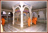 Swamishri performs pradakshina in the 'Bethak'