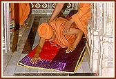 Swamishri prostrates to the murtis in the mandir