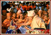 Swamishri performs pujan of Shri Harikrishna Maharaj during the inauguration of the Mantra Vedika where 450,000 mantra books were placed
