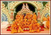 The newly initiated sadhus with Swamishri