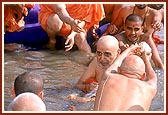 Senior sadhus offer abhishek to Swamishri