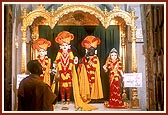 The murtis of Shri Mulji Brahmachari, Shri Harikrishna Maharaj, Shri Gopinathji and Shri Radhaji