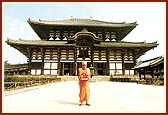 Swamishri and sadhus at the Buddhist pilgrim site in Todaiji 