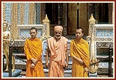 Swamishri with Buddhist monks