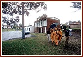 Swamishri inspects a prospective site for the mandir