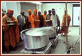 Swamishri sanctifies the kitchen
