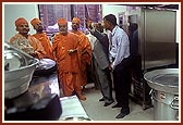 Swamishri sanctifies the kitchen