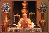 Swamishri performs his morning puja in the mandir