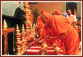 Swamishri performs pujan of the kalashas and flagpoles to be placed on the mandir domes