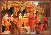 Swamishri performs the murti pratishtha ceremony of Shri Akshar Purushottam Maharaj