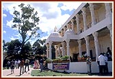 Banner welcoming all to the BAPS Swaminarayan Mandir, Auckland