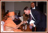 Swamishri blesses Mr. Phil Goff, Minister of Foreign Affairs and Trade and Minister of Justice