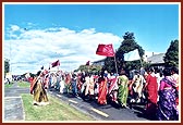 Women devotees chanting the Swaminarayan mahamantra and singing devotional songs