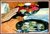 Swamishri performs pujan of the yantras to be place beneath the murtis