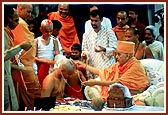 Swamishri blesses 12 boys and youths with the yagnopavit (sacred thread)