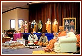 Swamishri blesses the assembly after the yagna ceremony