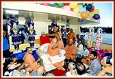 Swamishri sprinkles the consecrated water upon the devotees 