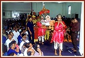 Shri Harikrishna Maharaj being honored during a procession