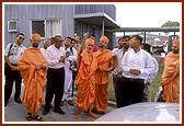 Swamishri observes the ongoing work at the Swaminarayan Mandir and makes appropriate suggestions