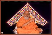 In his blessings, Swamishri emphasizes the importance of Satsang to the balaks and kishores