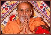Swamishri humbly responds to the honor given to him