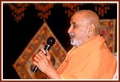 On the day of departure from Auckland, Swamishri blesses the congregation after his morning puja
