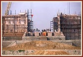 The months of work reveal the monument in the making