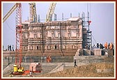 The months of work reveal the monument in the making