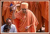 The artisans and volunteers proudly proclaim, 'Sahajanand Swami Maharajni Jai '
