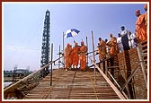 Adjacent to the monument, Swamishri visits the construction site of the shikharbaddh mandir