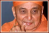 Swamishri in an illustrious mood at the international airport in Singapore prior to departureSwamishri in an illustrious mood at the international airport in Singapore prior to departureSwamishri in an illustrious mood at the international airport in Singapore prior to departure
