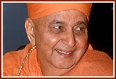 Swamishri in an illustrious mood at the international airport in Singapore prior to departure