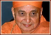 Swamishri in an illustrious mood at the international airport in Singapore prior to departure