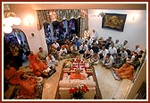 Swamishri performs his morning puja at a devotee's home