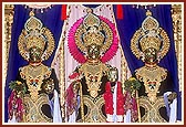 (L to R) Shri Gunatitanand Swami, Shri Swaminarayan Bhagwan and Shri Gopalanand Swami