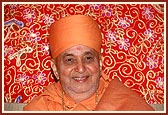 Swamishri in a happy, divine mood