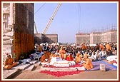 Swamishri performs the Vedic rituals on the base of the dwarshakh to be