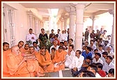 Swamishri's informal address inspires the devotees with joy and spiritual strength