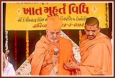 Swamishri performs the foundation stone-laying ceremony of Shri C.K. Pithawala College of Engineering and Technology 