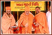 Swamishri performs the foundation stone-laying ceremony of Shri C.K. Pithawala College of Engineering and Technology 