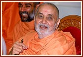 Swamishri learns about the details of the Akshardham project