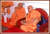 Swamishri contemplates during a meeting about the Akshardham project for New Delhi