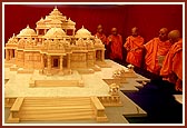 Swamishri discusses about the Akshardham monument